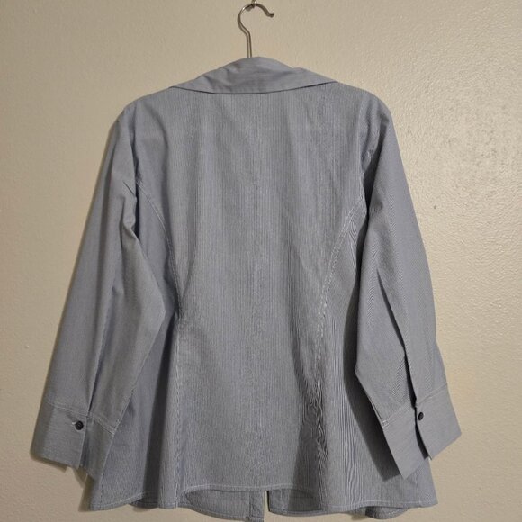 NWOT Dress Barn Blouse Size XL Gray &White Pinstripe Button Horizontal Pin-Tucks - Picture 6 of 6
